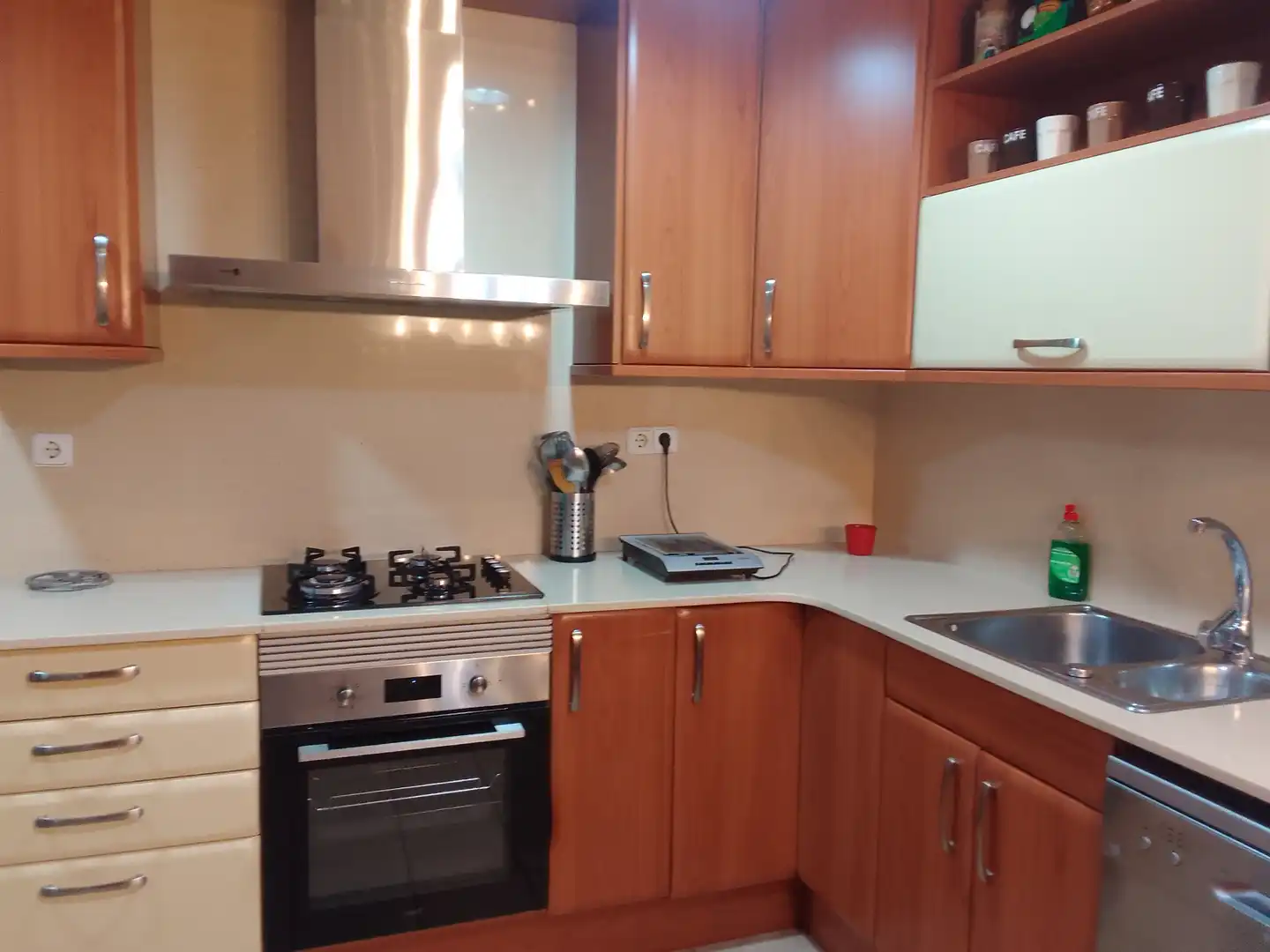 Cuina de Pis de lloguer en Badalona amb Aire condicionat, Calefacció i Terrassa