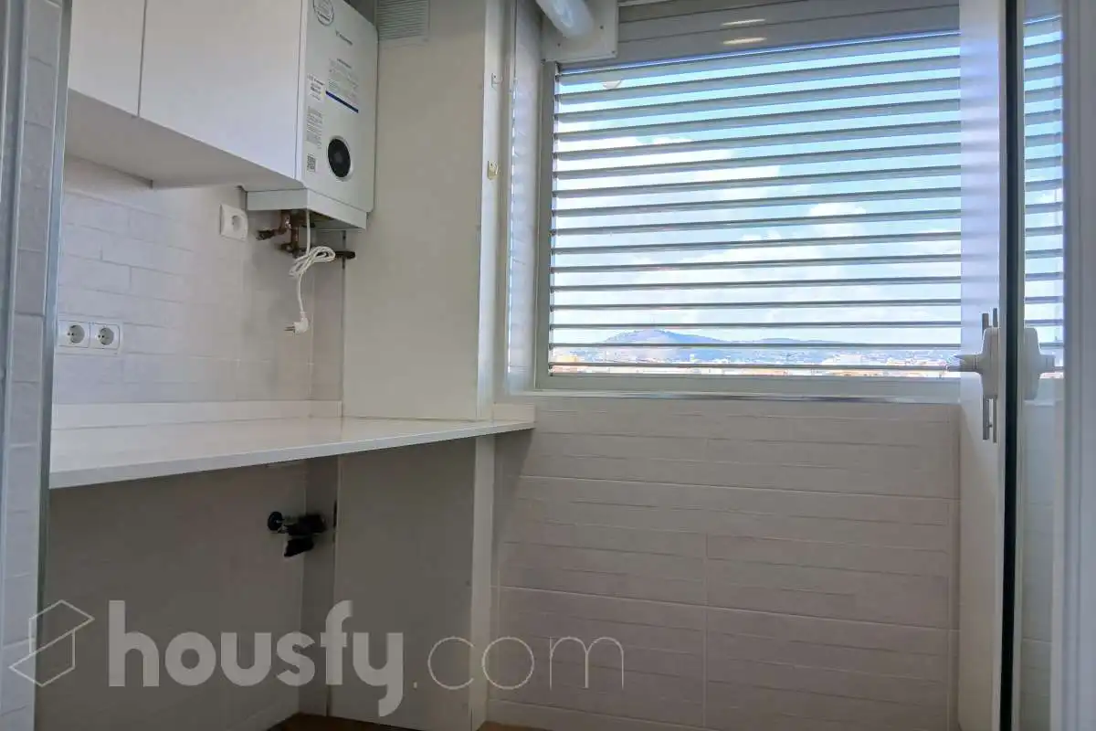 Kitchen of Flat for rent in L'Hospitalet de Llobregat  with Air Conditioner, Heating and Furnished