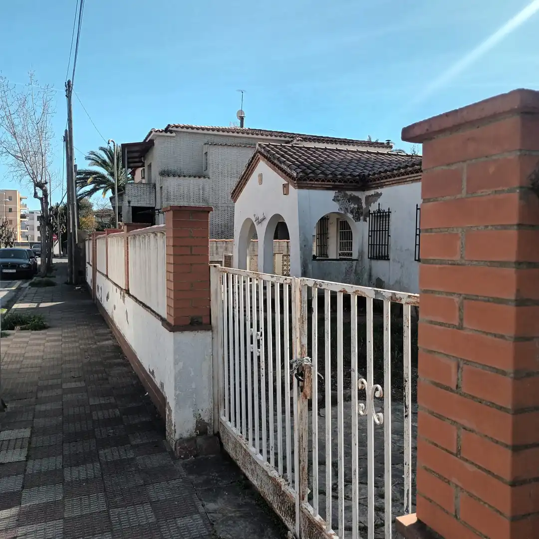 Außenansicht von Haus oder Chalet zum Verkauf in Cambrils mit Privatgarten und Terrasse