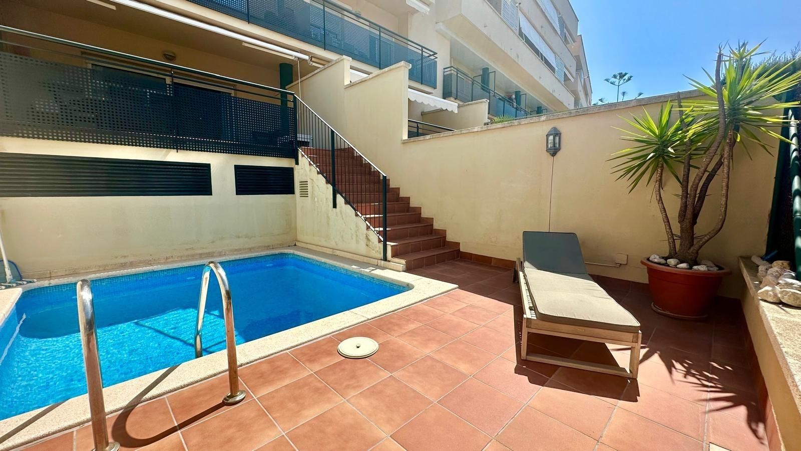 Piscina de Planta baixa en venda en Sitges amb Calefacció, Terrassa i Piscina