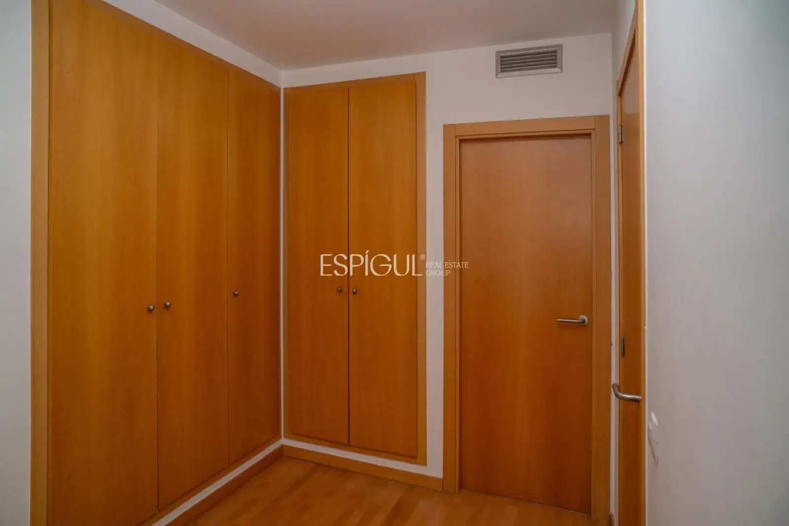 Bedroom of Flat for sale in Girona  with Air Conditioner, Heating and Terrace