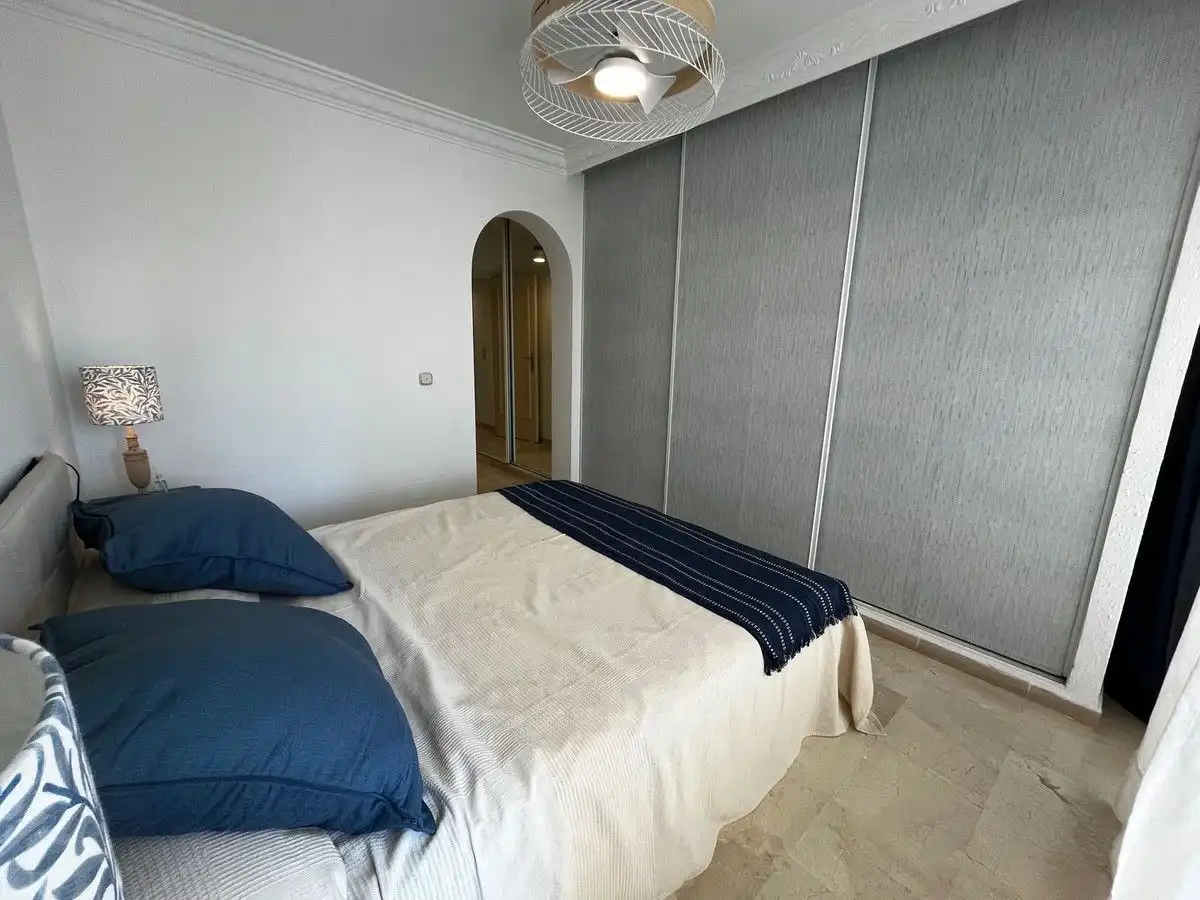 Habitación de Apartamento de alquiler en Estepona con Terraza, Amueblado y Piscina comunitaria