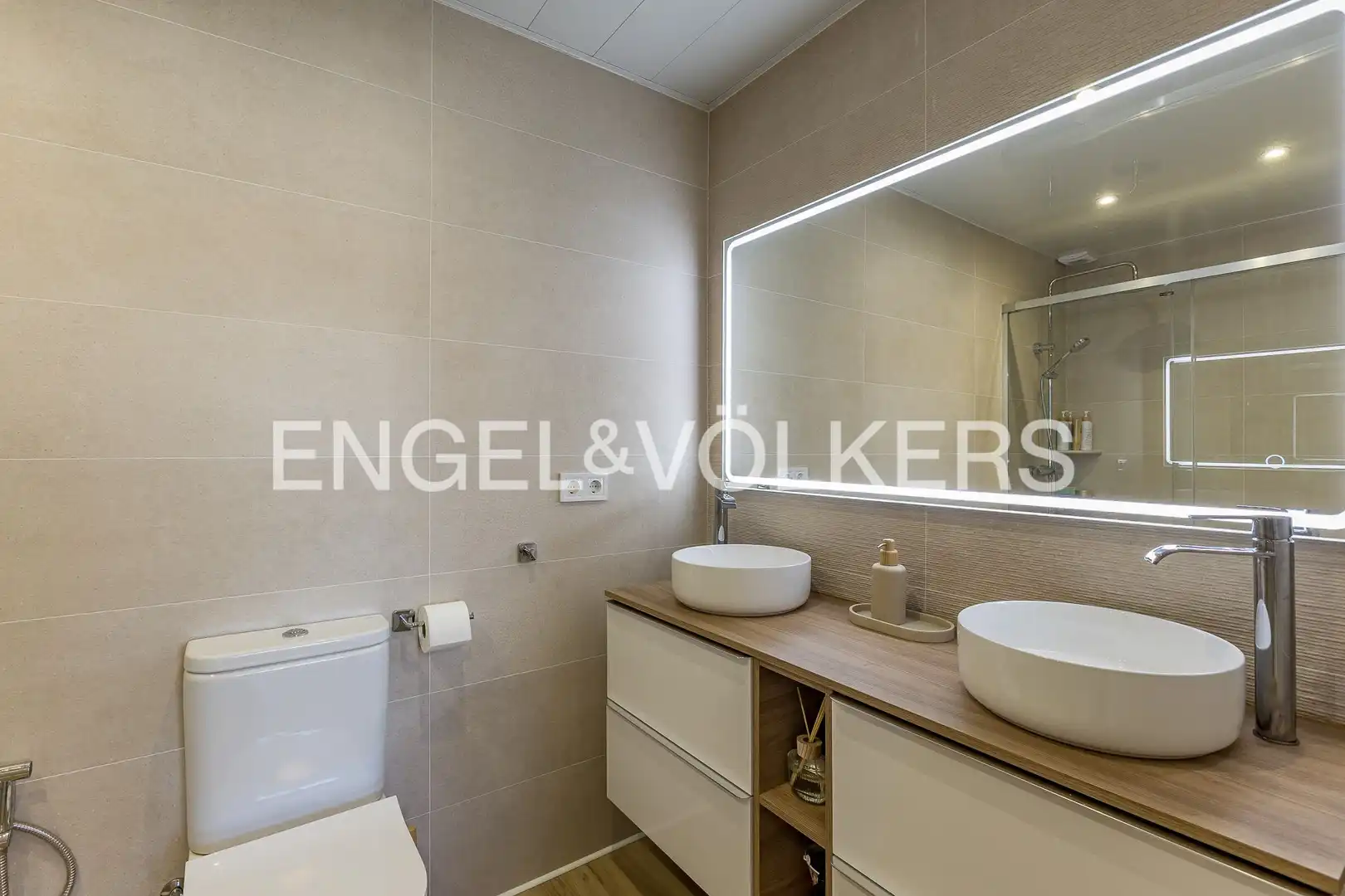 Baño de Casa o chalet en venta en Vilanova i la Geltrú con Aire acondicionado, Calefacción y Terraza