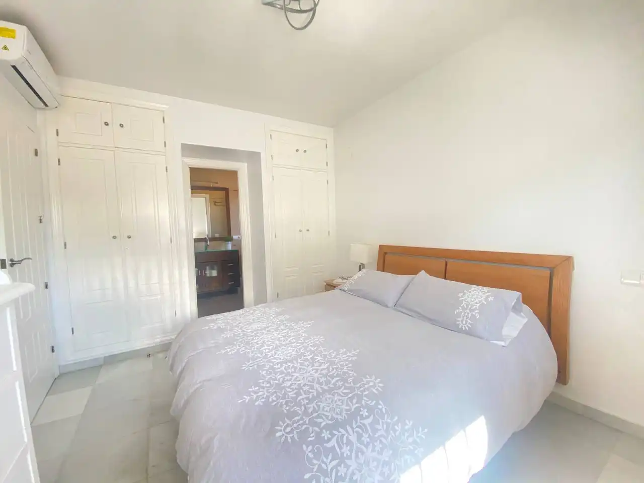 Dormitori de Casa o xalet de lloguer en Islantilla amb Aire condicionat, Terrassa i Balcó