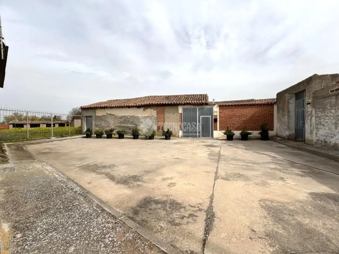 Exterior view of Houses for sale in Ataquines  with Furnished