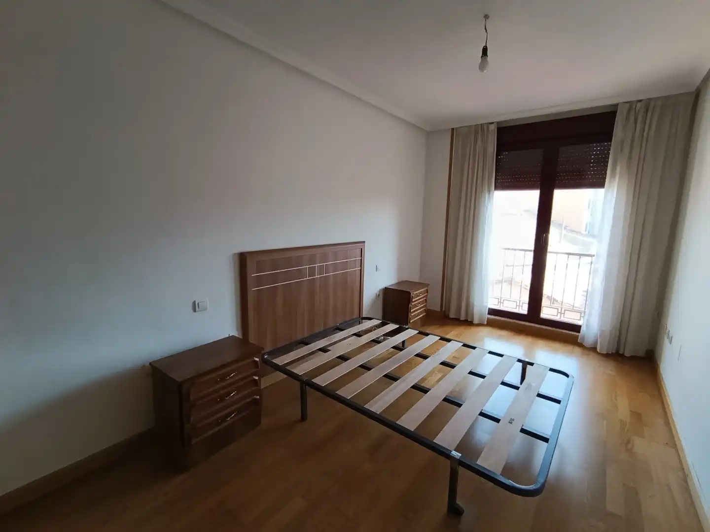 Habitación de Apartamento en venta en Benavente con Calefacción, Parquet y Amueblado