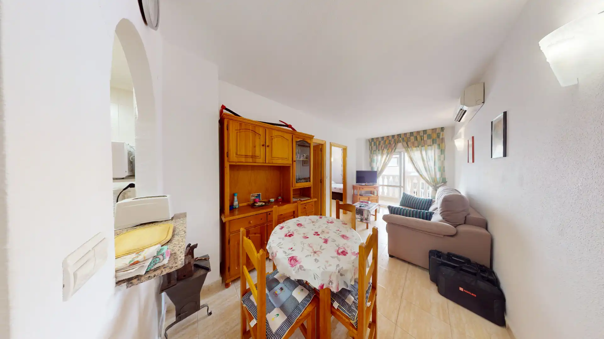 Sala d'estar de Pis en venda en Torrevieja amb Aire condicionat, Terrassa i Moblat