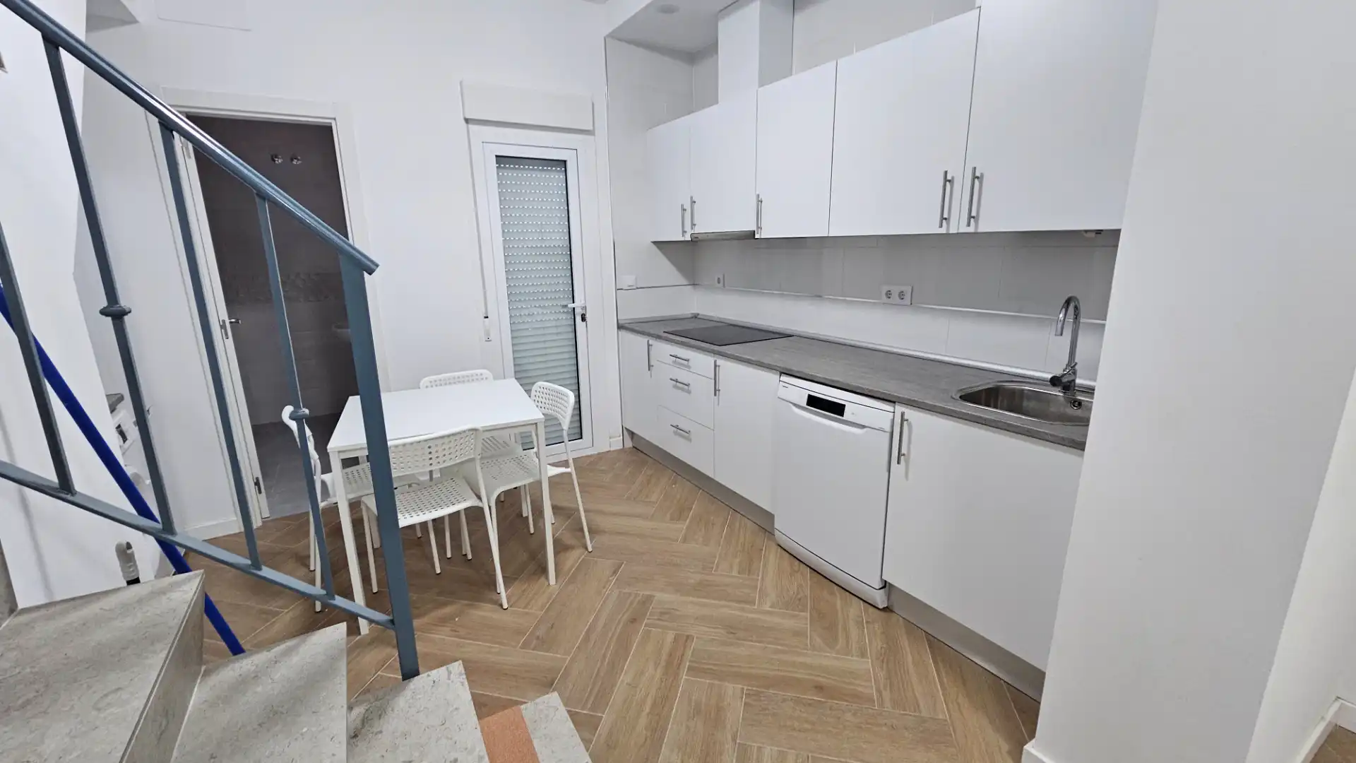 Cuina de Casa o xalet en venda en La Algaba amb Aire condicionat, Calefacció i Moblat