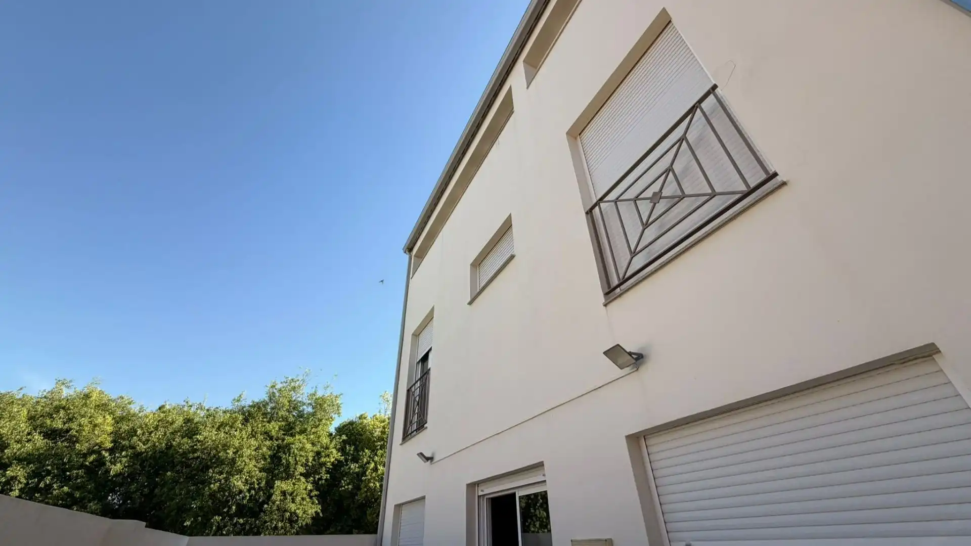Außenansicht von Einfamilien-Reihenhaus zum Verkauf in Villanueva de Castellón mit Klimaanlage und Abstellraum