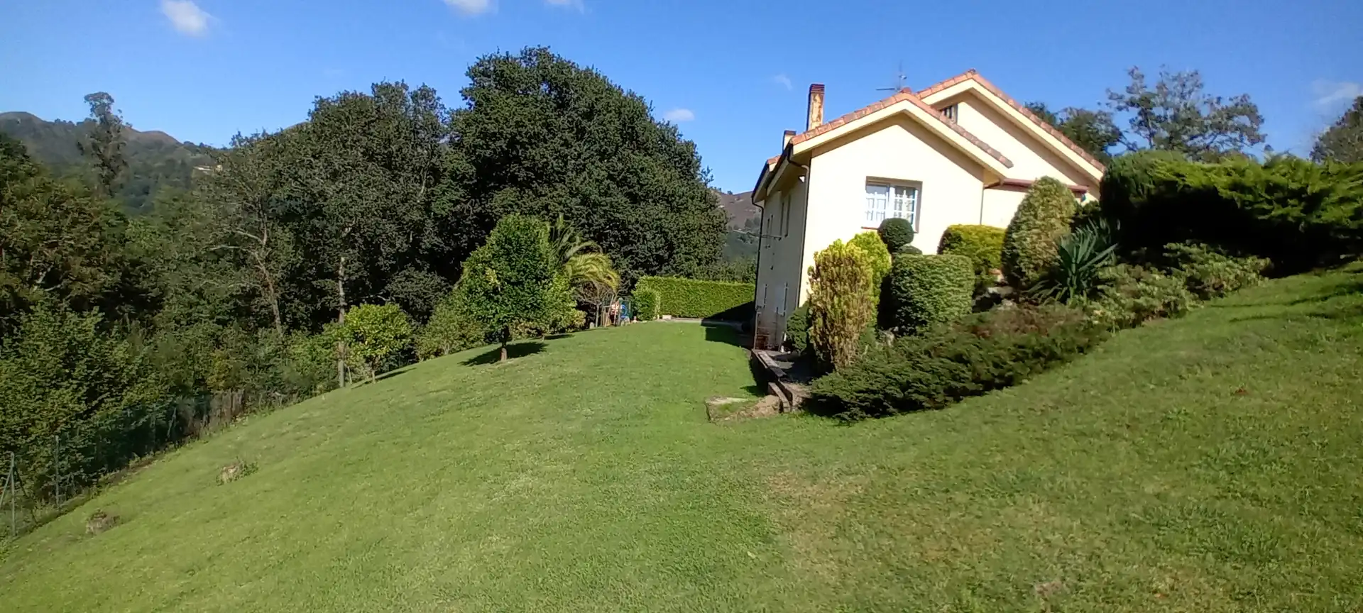 Jardí de Casa o xalet en venda en Parres amb Calefacció, Jardí privat i Parquet