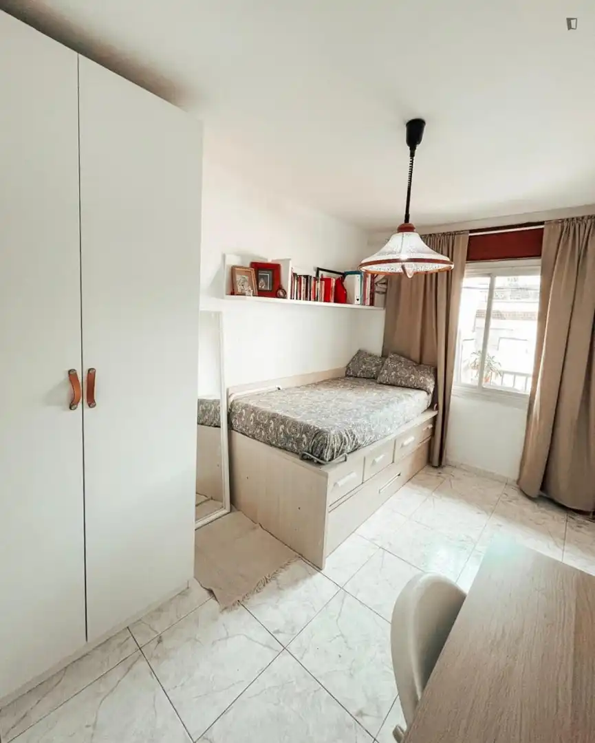 Schlafzimmer von Wohnungen zur untervermieten in Santa Coloma de Gramenet mit Klimaanlage, Möbliert und Ofen
