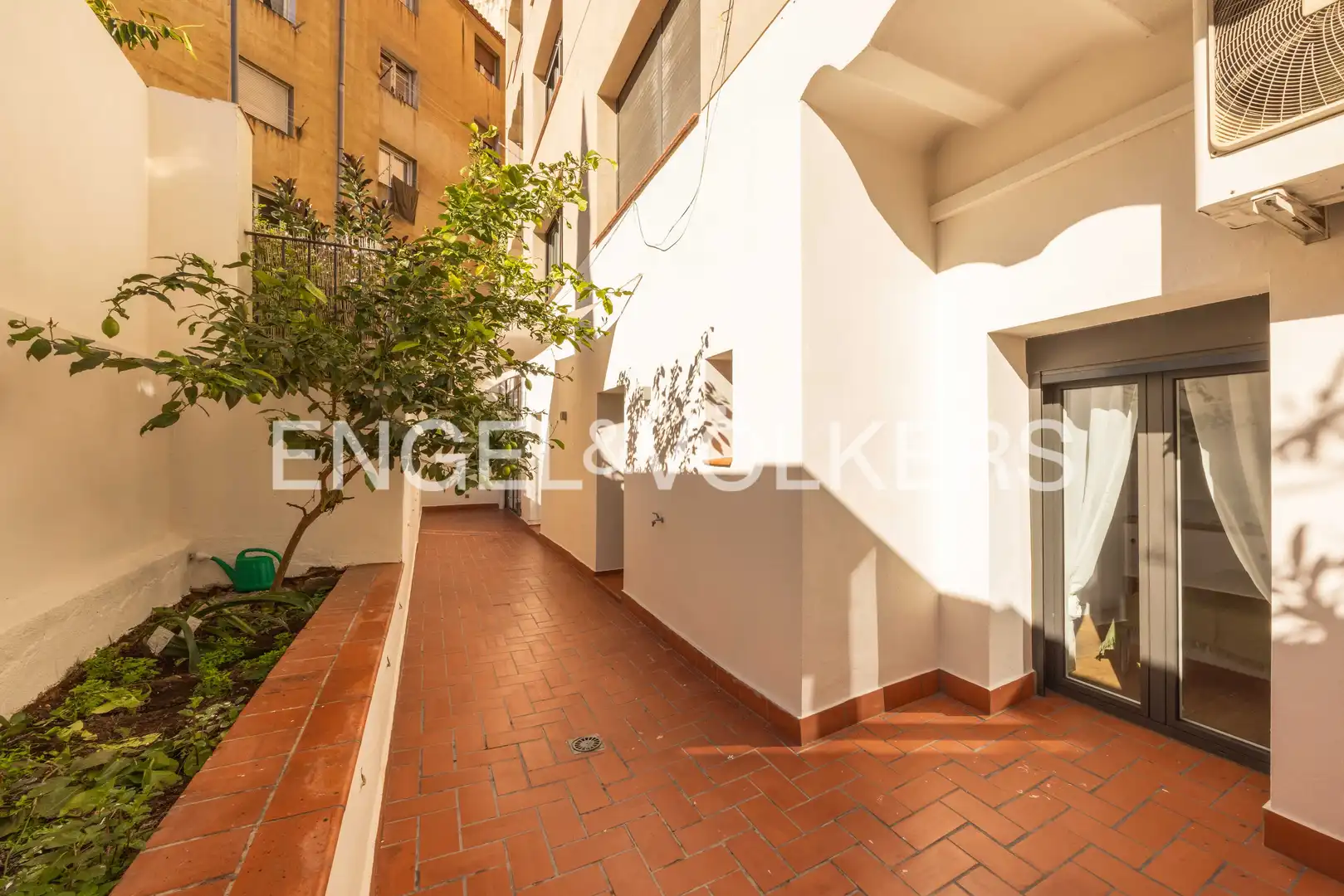 Terrasse von Erdgeschoss zum Verkauf in Barcelona mit Klimaanlage, Heizung und Parkett