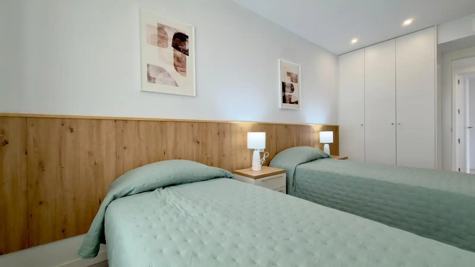 Dormitori de Apartament de lloguer en Finestrat amb Aire condicionat, Jardí privat i Terrassa