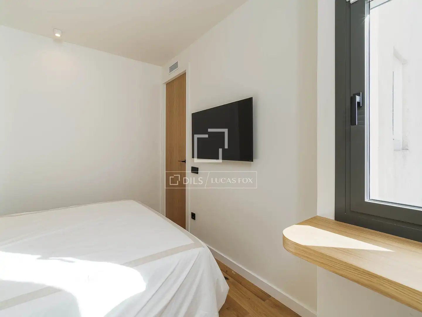 Bedroom of Flat for sale in Barcelona  with Air Conditioner, Heating and Parquet flooring