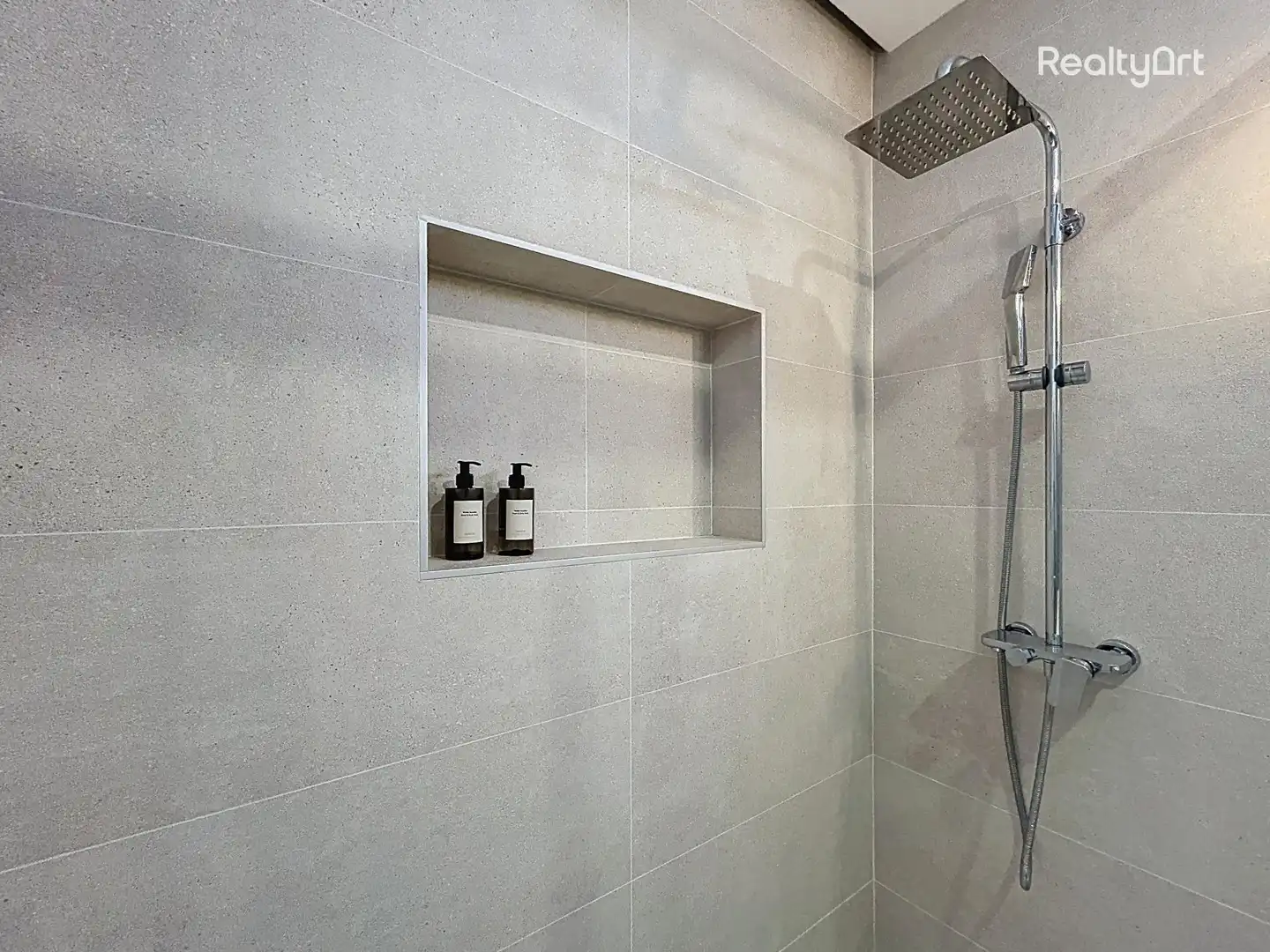 Bathroom of Flat for sale in Sevilla  with Air Conditioner and Furnished