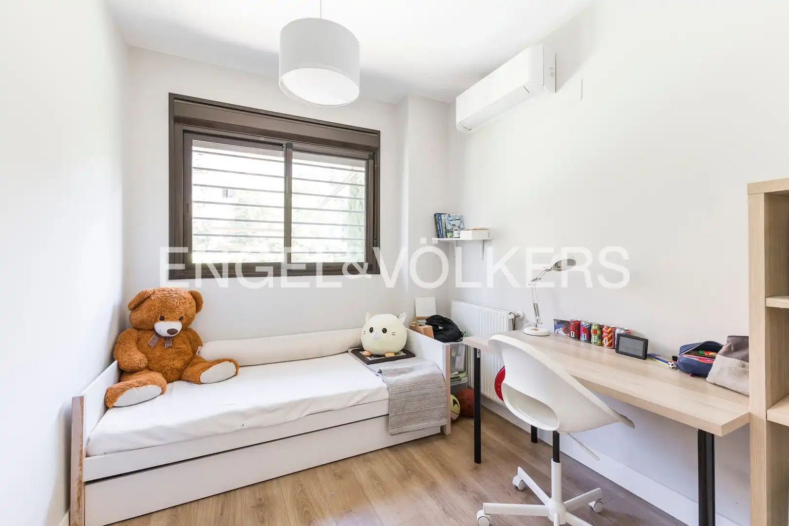 Bedroom of Apartments for sale in Madrid  with Air Conditioner, Heating and Private garden