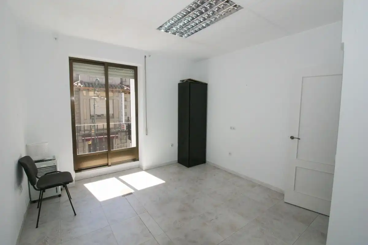 Oficina de alquiler en Arenas de San Pedro