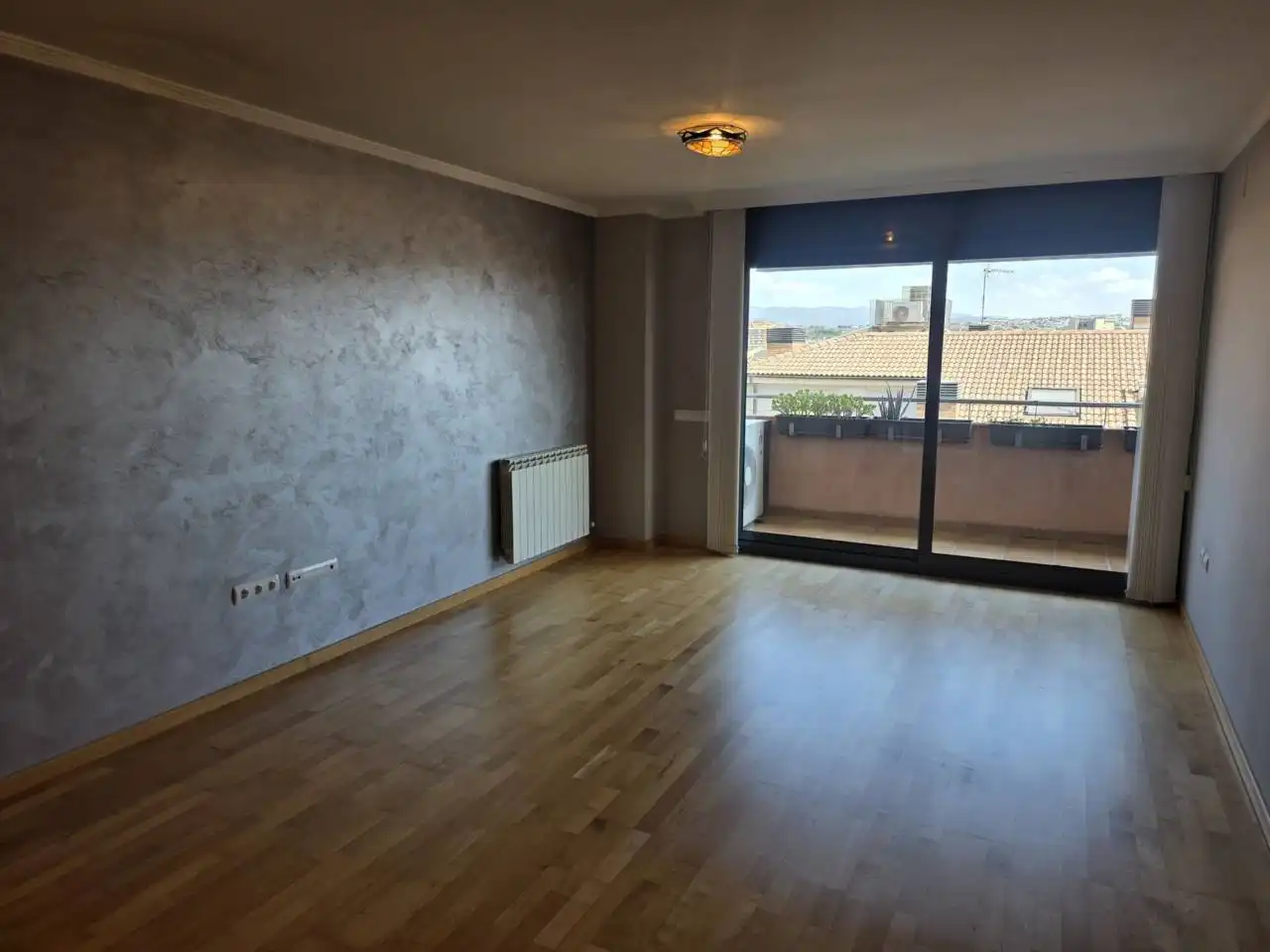 Duplexes for rent in Calle MOSSÈN SERAPI FARRE, Poble Nou