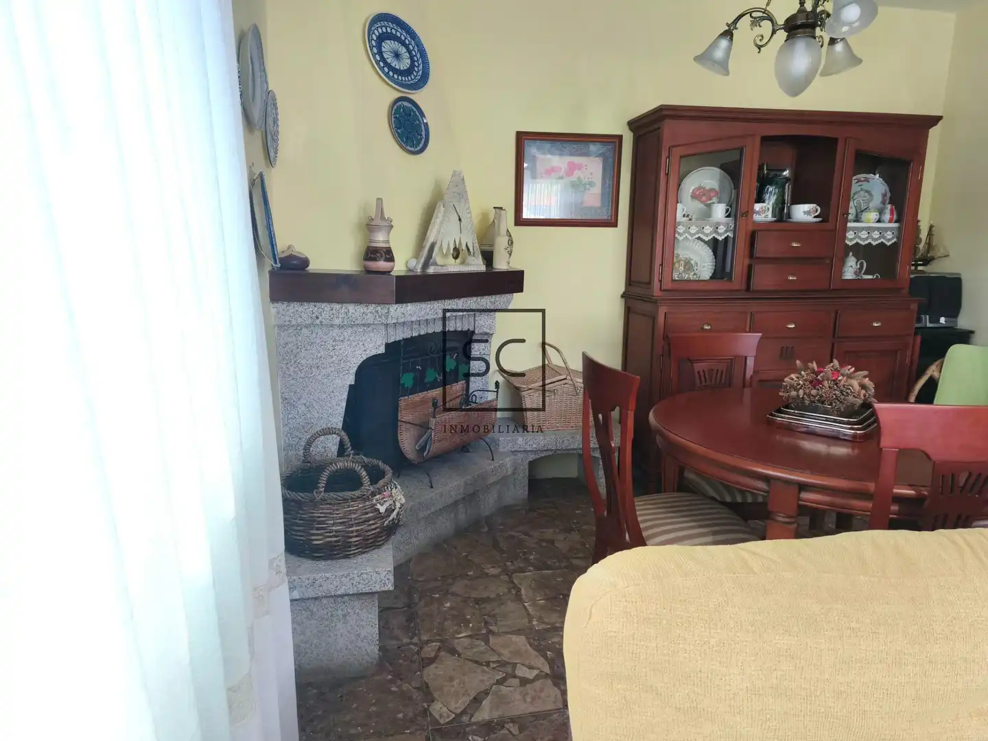 Sala d'estar de Casa o xalet en venda en Ferrol amb Calefacció, Jardí privat i Traster