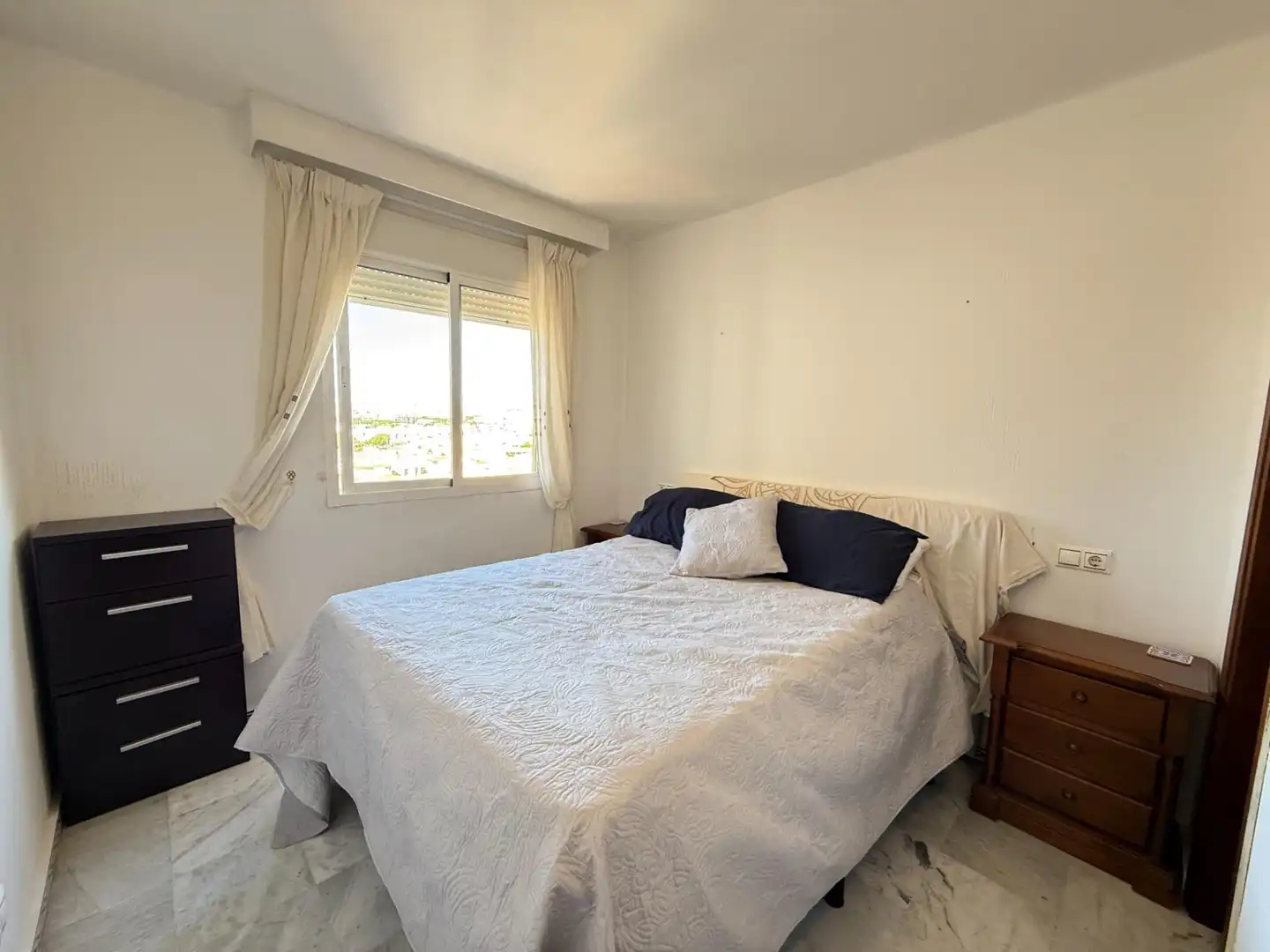 Habitación de Apartamento en venta en Torrevieja con Aire acondicionado, Terraza y Amueblado