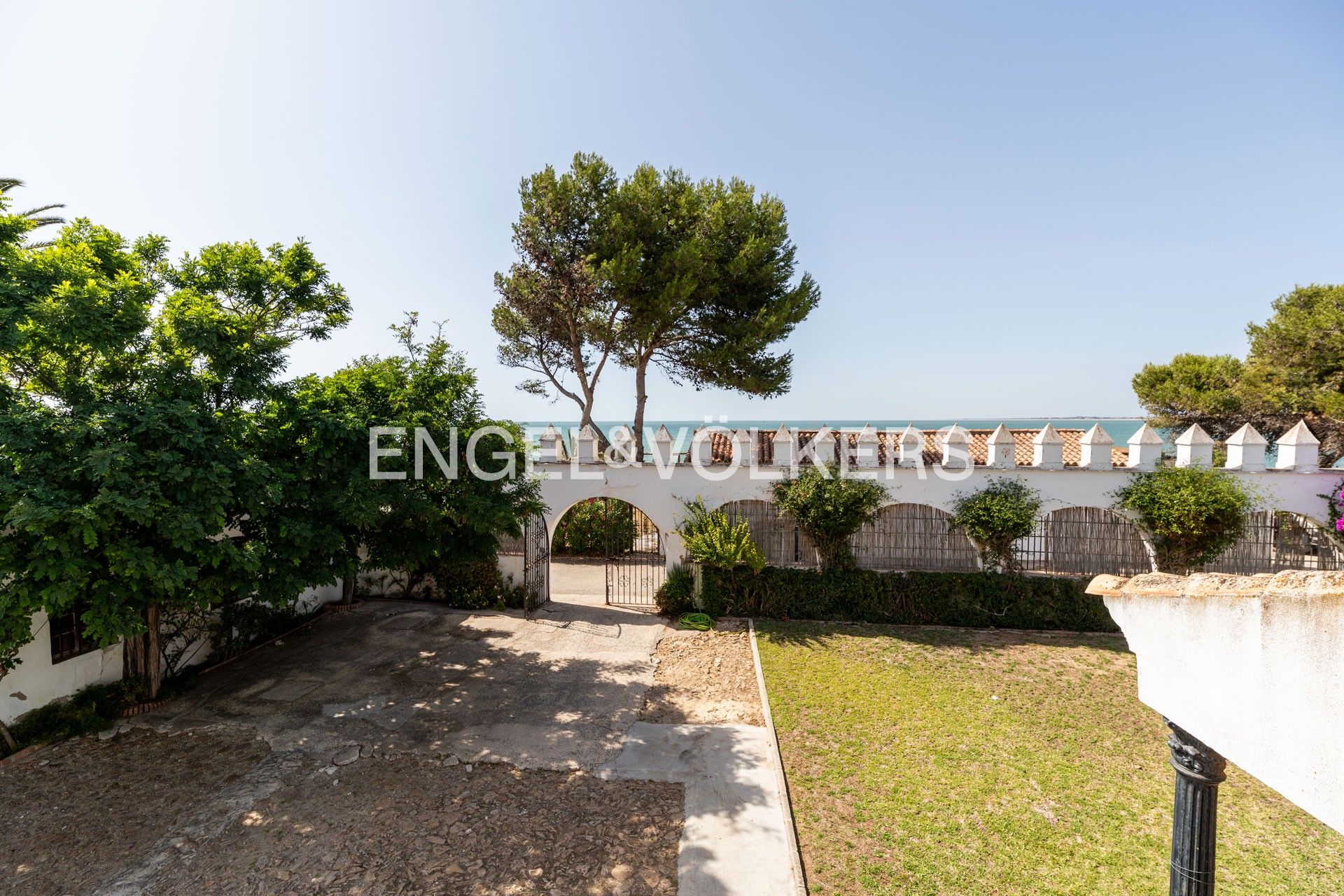 Jardí de Casa o xalet en venda en Sanlúcar de Barrameda amb Aire condicionat, Calefacció i Jardí privat