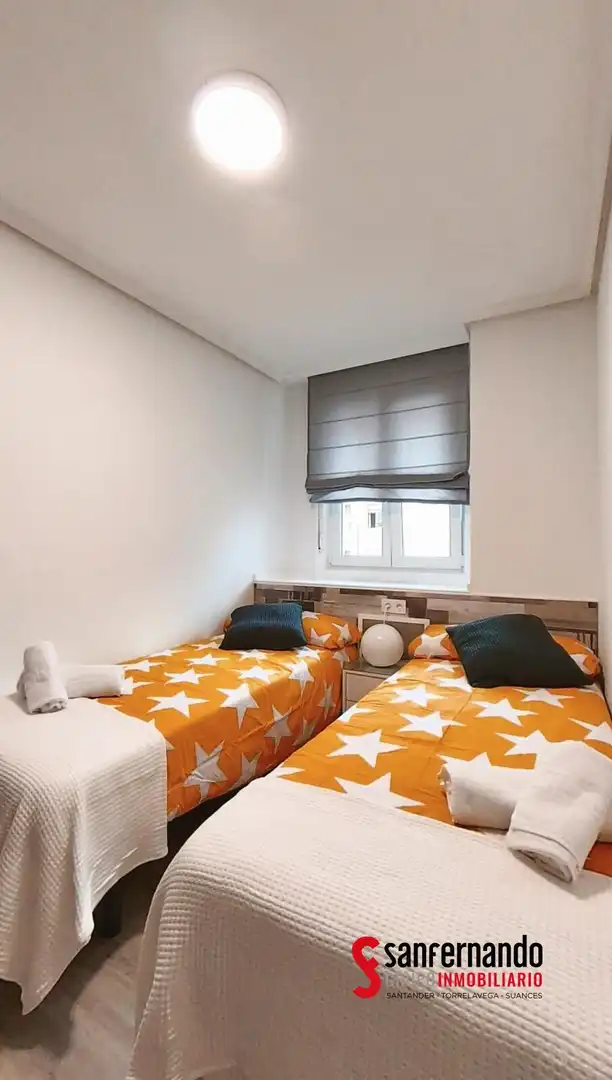 Schlafzimmer von Wohnung zur Miete in Santander mit Heizung und Möbliert