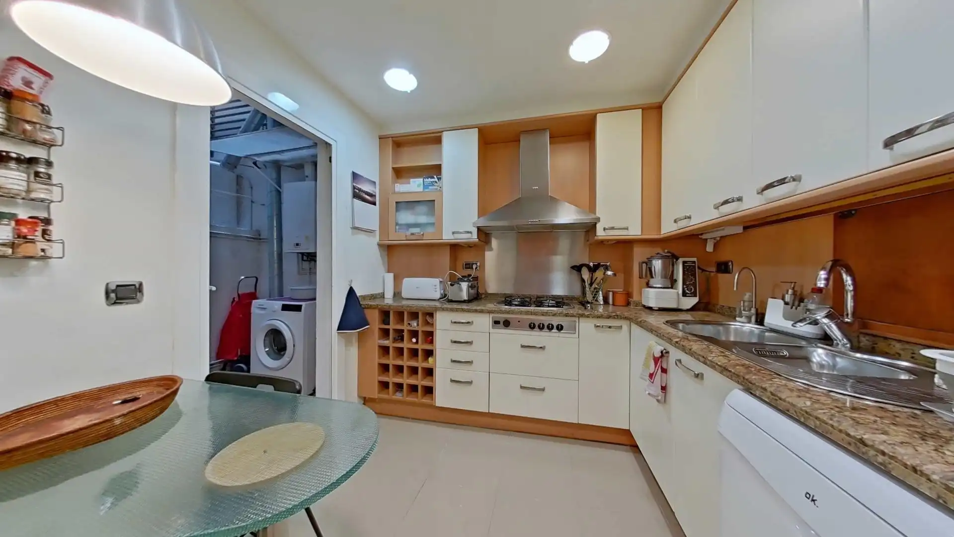 Cuina de Pis en venda en Barcelona amb Aire condicionat i Calefacció