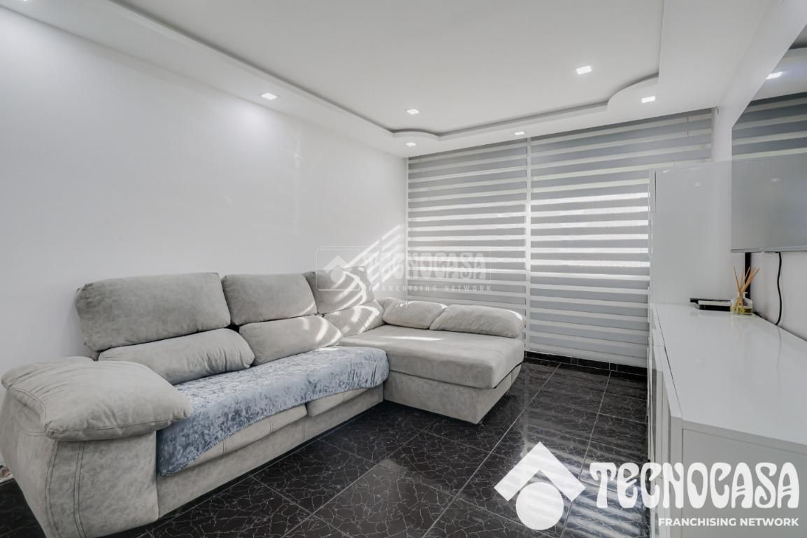 Living room of Flat for sale in El Prat de Llobregat  with Air Conditioner and Balcony
