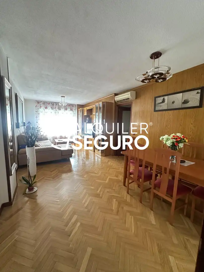 Sala d'estar de Pis de lloguer en Fuenlabrada amb Aire condicionat, Calefacció i Moblat