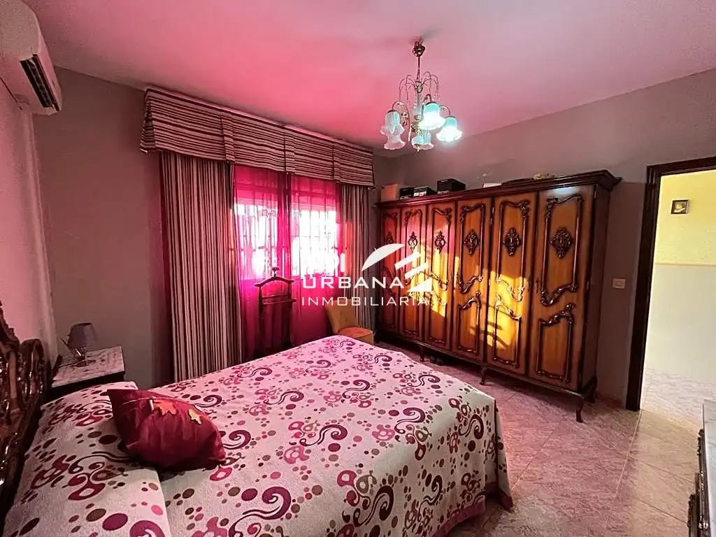 Dormitori de Casa o xalet en venda en Lucena amb Aire condicionat, Terrassa i Traster