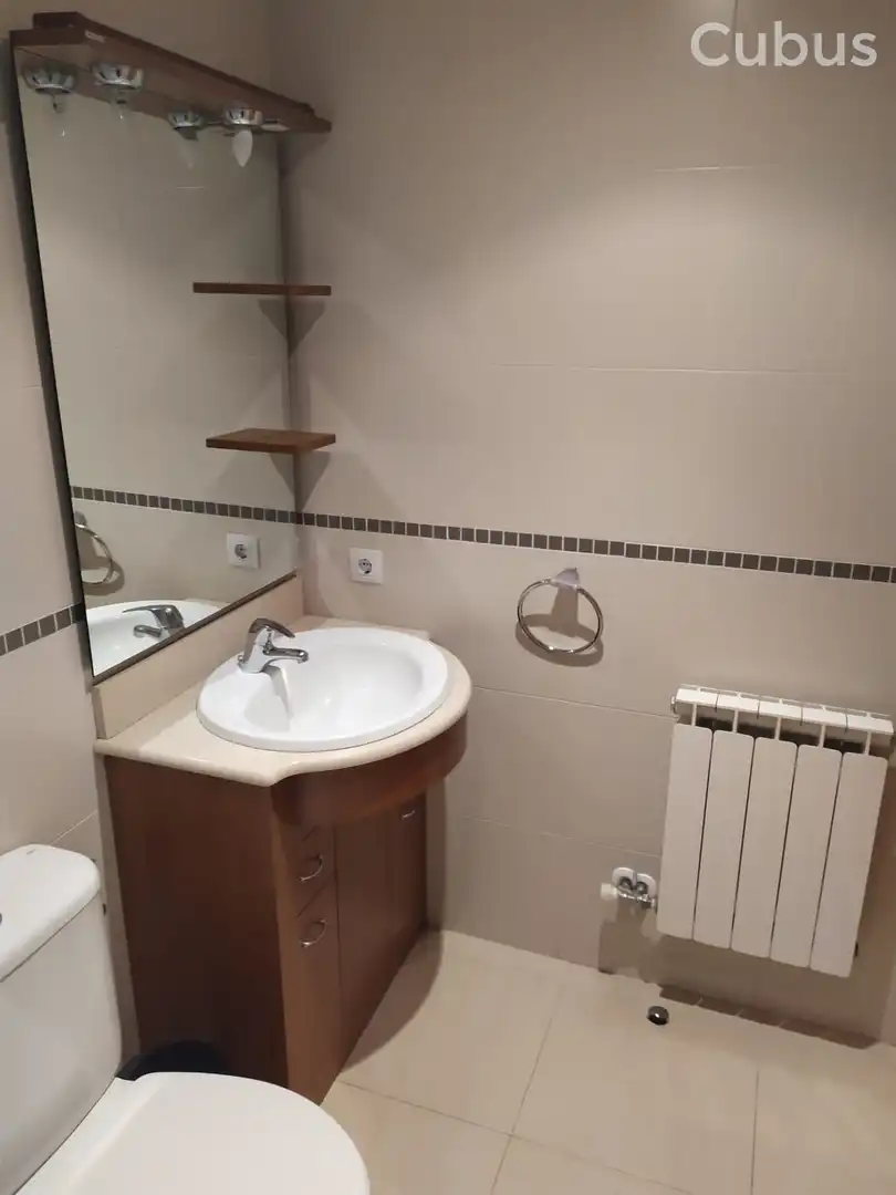 Baño de Dúplex en venta en Olot con Calefacción y Balcón