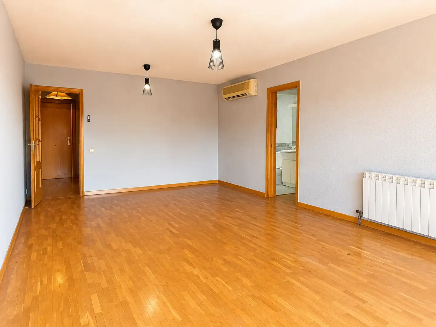 Flat for sale in Coslada  with Air Conditioner and Heating
