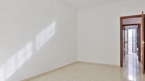 Foto 2 de Casa adosada en venta en Cantillana, Sevilla
