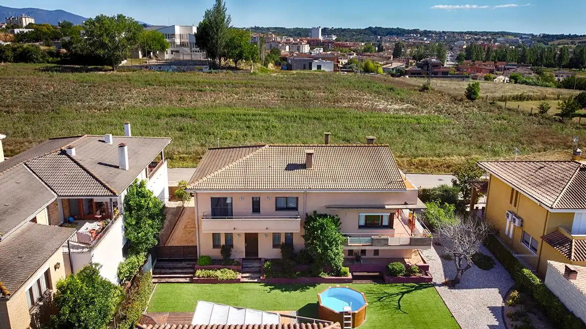 Vista exterior de Casa o chalet en venta en Porqueres con Calefacción, Jardín privado y Parquet