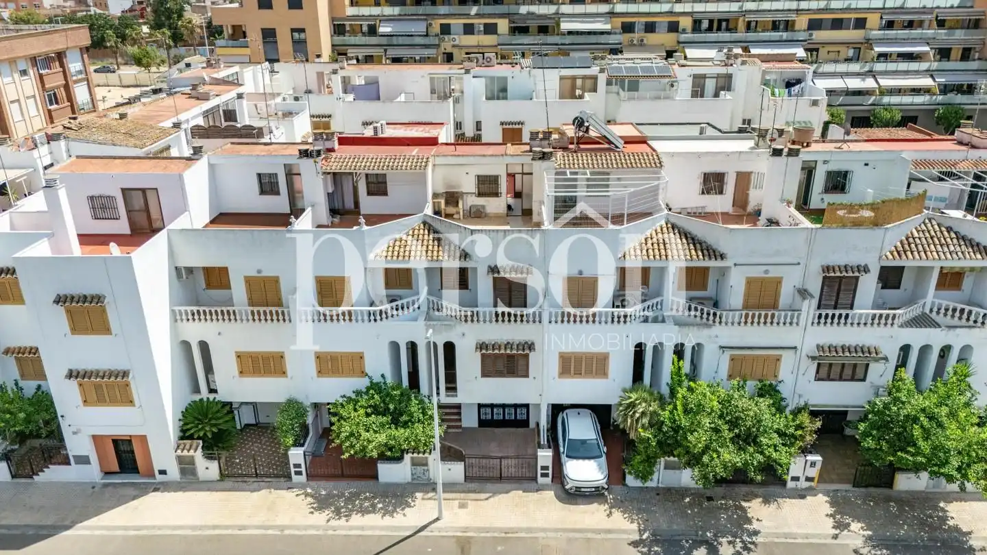 Vista exterior de Casa o chalet en venta en Valencia con Jardín privado y Terraza
