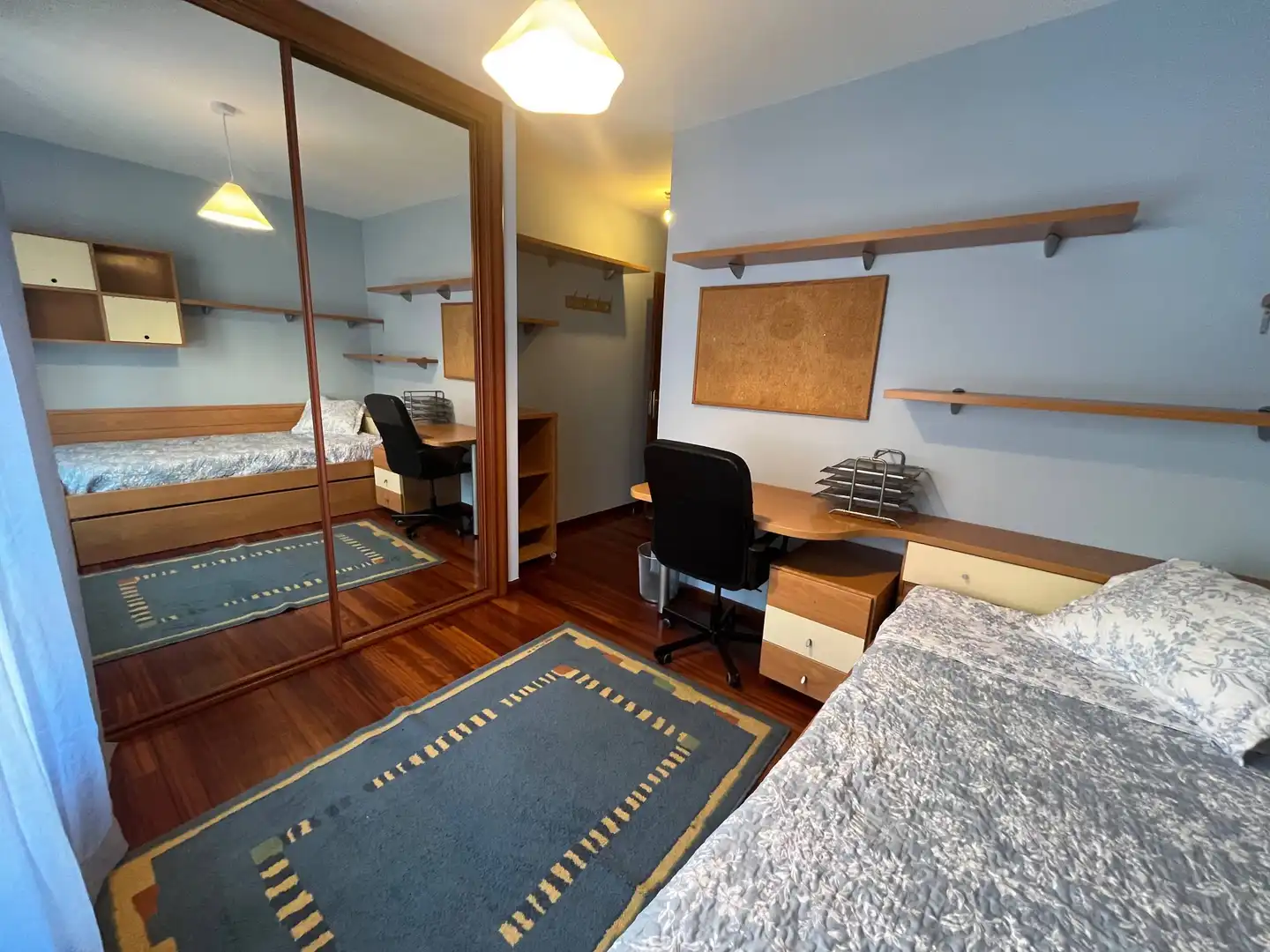 Schlafzimmer von Wohnung zur Miete in Santiago de Compostela  mit Heizung und Möbliert
