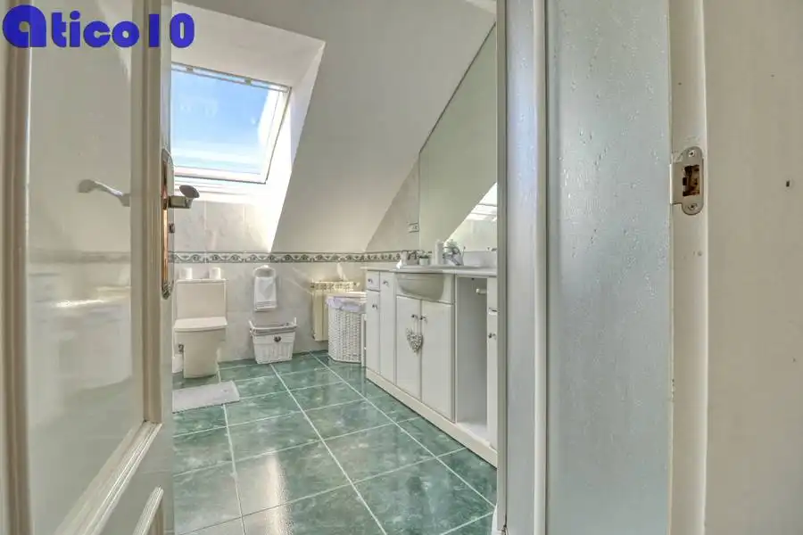 Baño de Casa o chalet en venta en Gijón  con Calefacción, Jardín privado y Parquet
