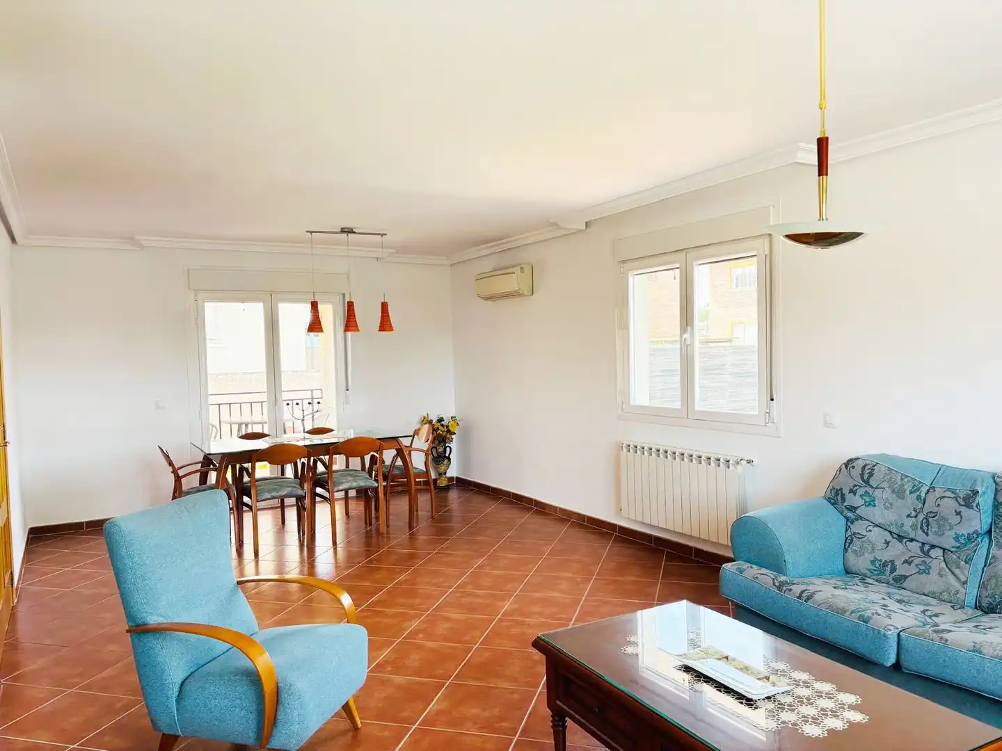 Sala d'estar de Casa o xalet en venda en Serranillos del Valle amb Aire condicionat, Calefacció i Jardí privat