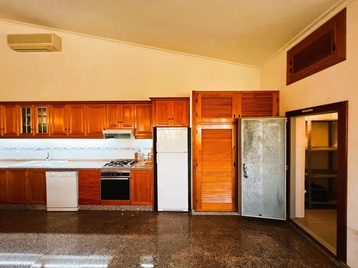 Cocina de Finca rústica en venta en Monóvar  / Monòver con Aire acondicionado, Calefacción y Jardín privado