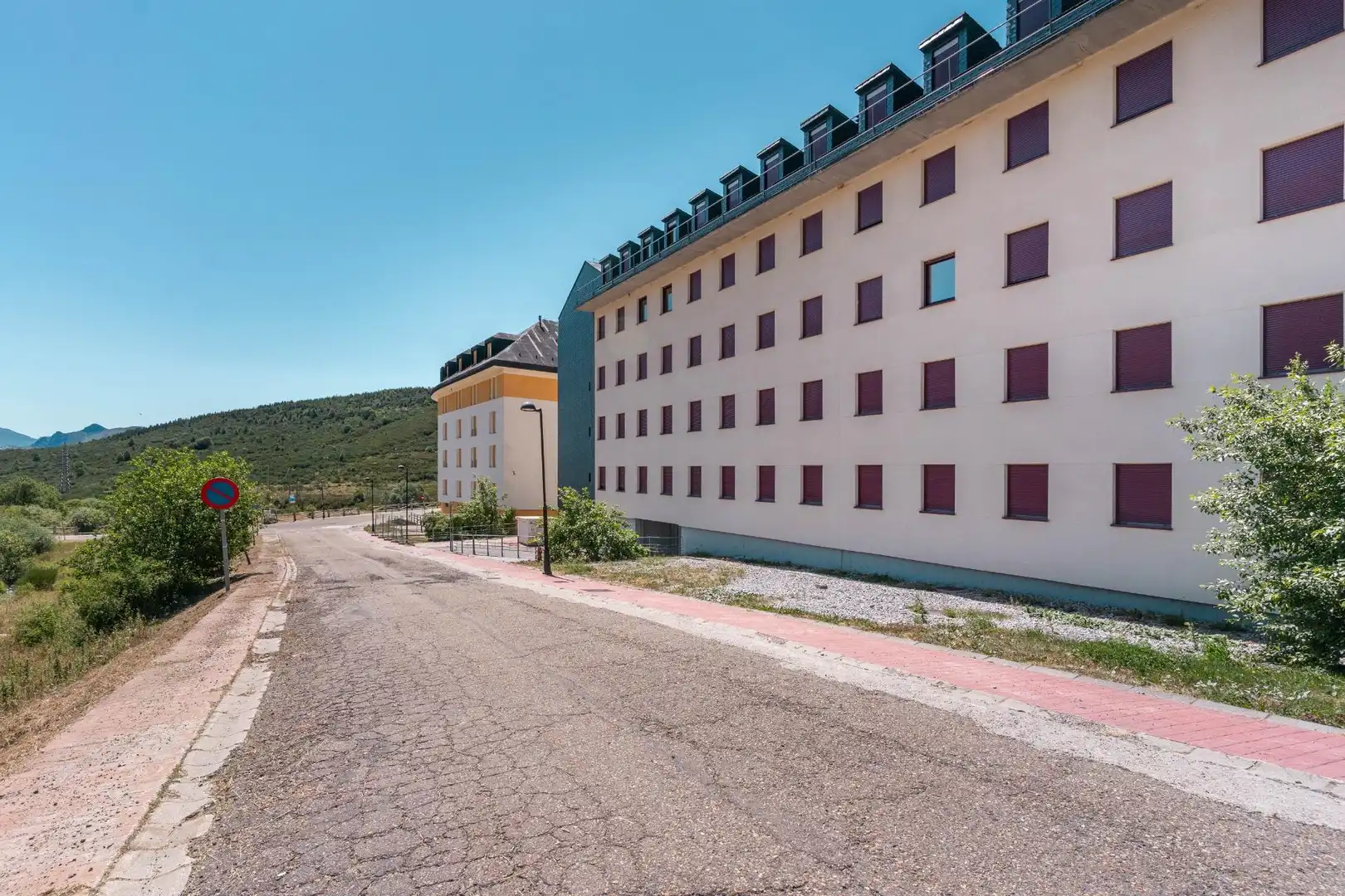 Vista exterior de Ático en venta en Puebla de Lillo con Calefacción, Trastero y Amueblado