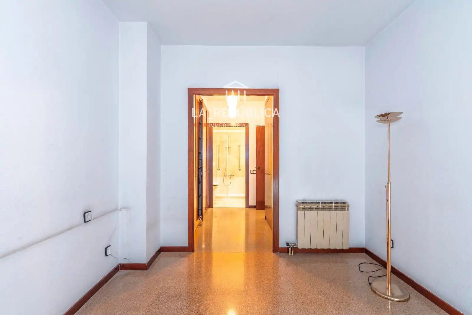 Piso en venta en Barcelona con Calefacción, Terraza y Horno