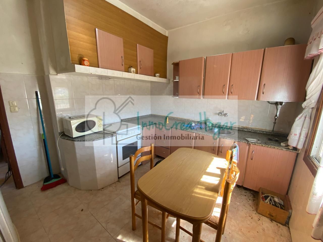 Cuina de Casa o xalet en venda en Vigo  amb Jardí privat i Traster