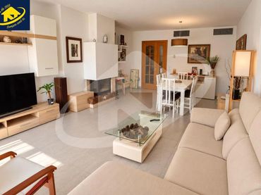 Maison mitoyenne avec piscine à vendre à Poble