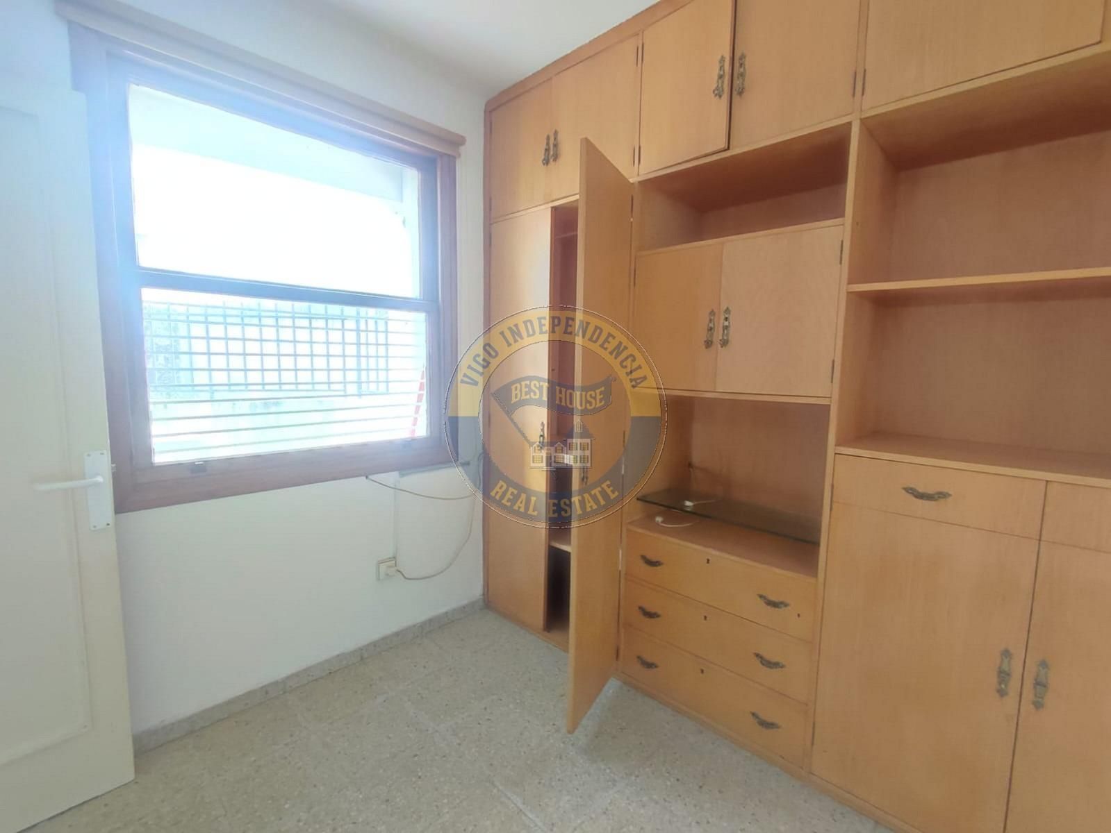 Pis en venda en Vigo  amb Parquet, Terrassa i Balcó