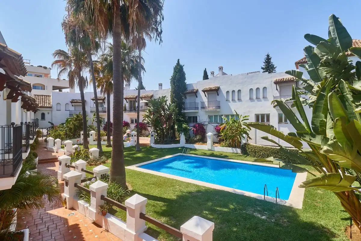 Jardín de Casa adosada en venta en Marbella con Aire acondicionado, Jardín privado y Terraza
