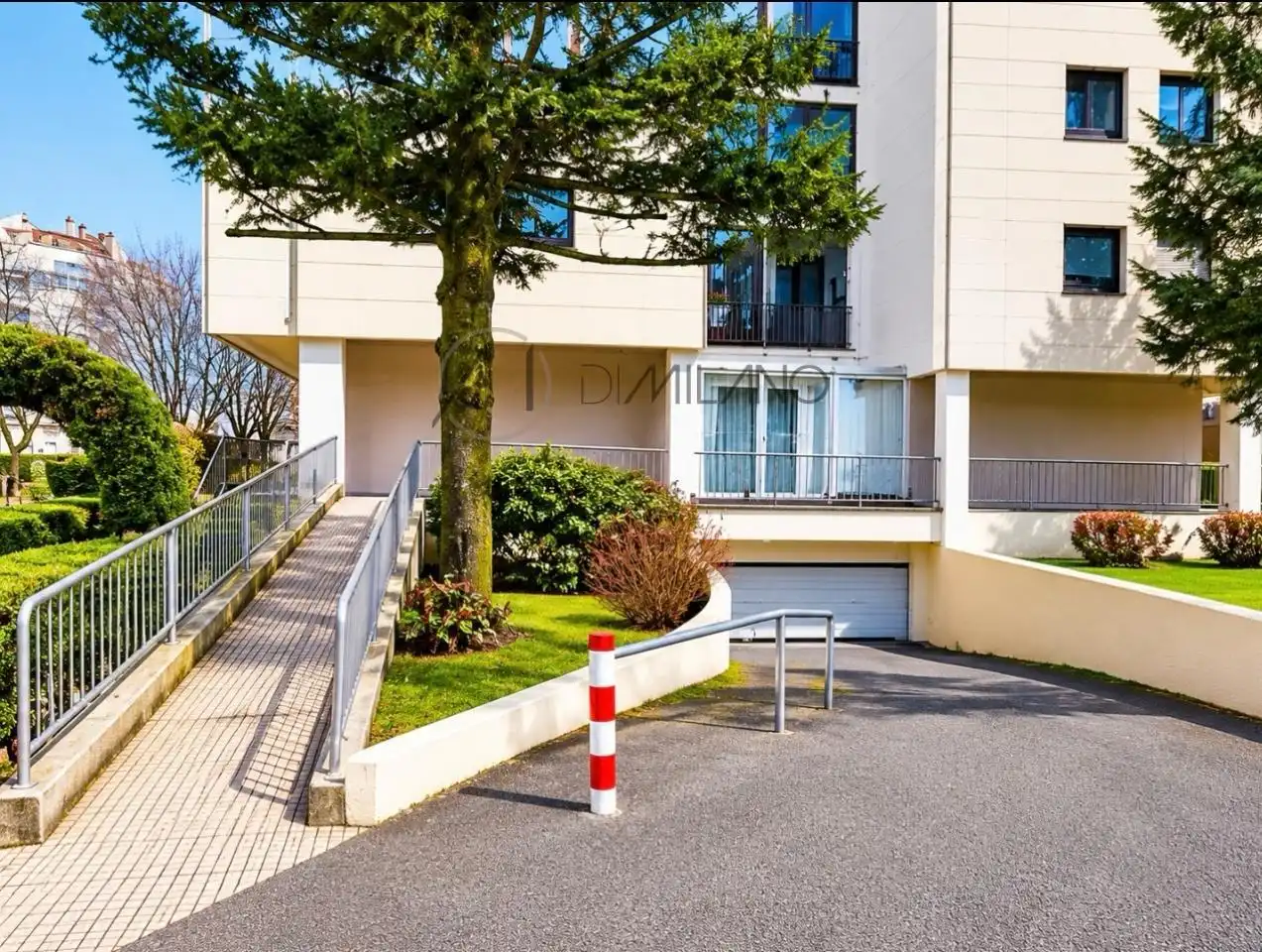 Exterior view of Flat for sale in Pontevedra Capital   with Heating, Storage room and Balcony
