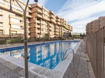 Apartament amb piscina en venda a Avenida DIVINA PASTORA 9