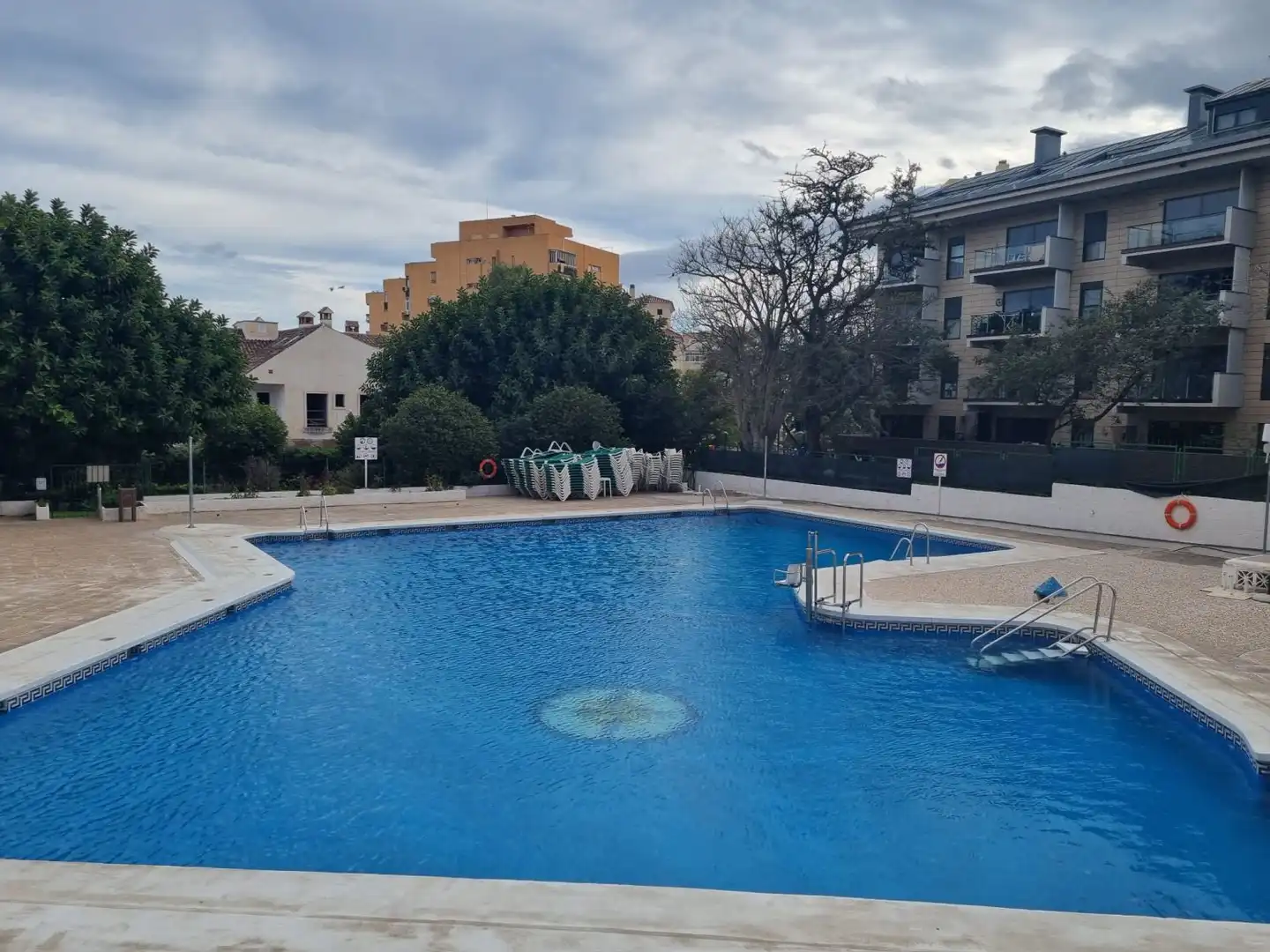 Piscina de Apartamento en venta en Benalmádena con Terraza y Piscina comunitaria
