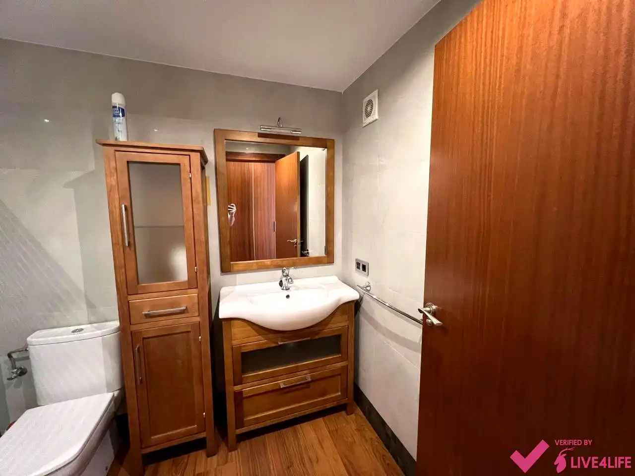 Bathroom of Flat for rent in Valencia  with Air Conditioner, Parquet flooring and Furnished