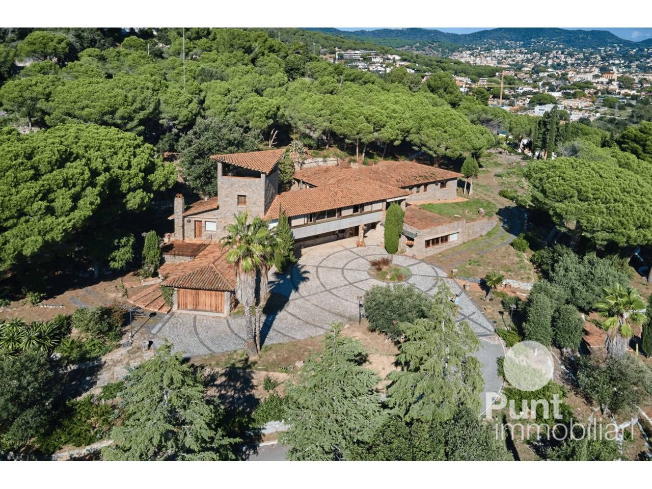 Vista exterior de Casa o xalet en venda en Premià de Dalt amb Calefacció, Jardí privat i Terrassa